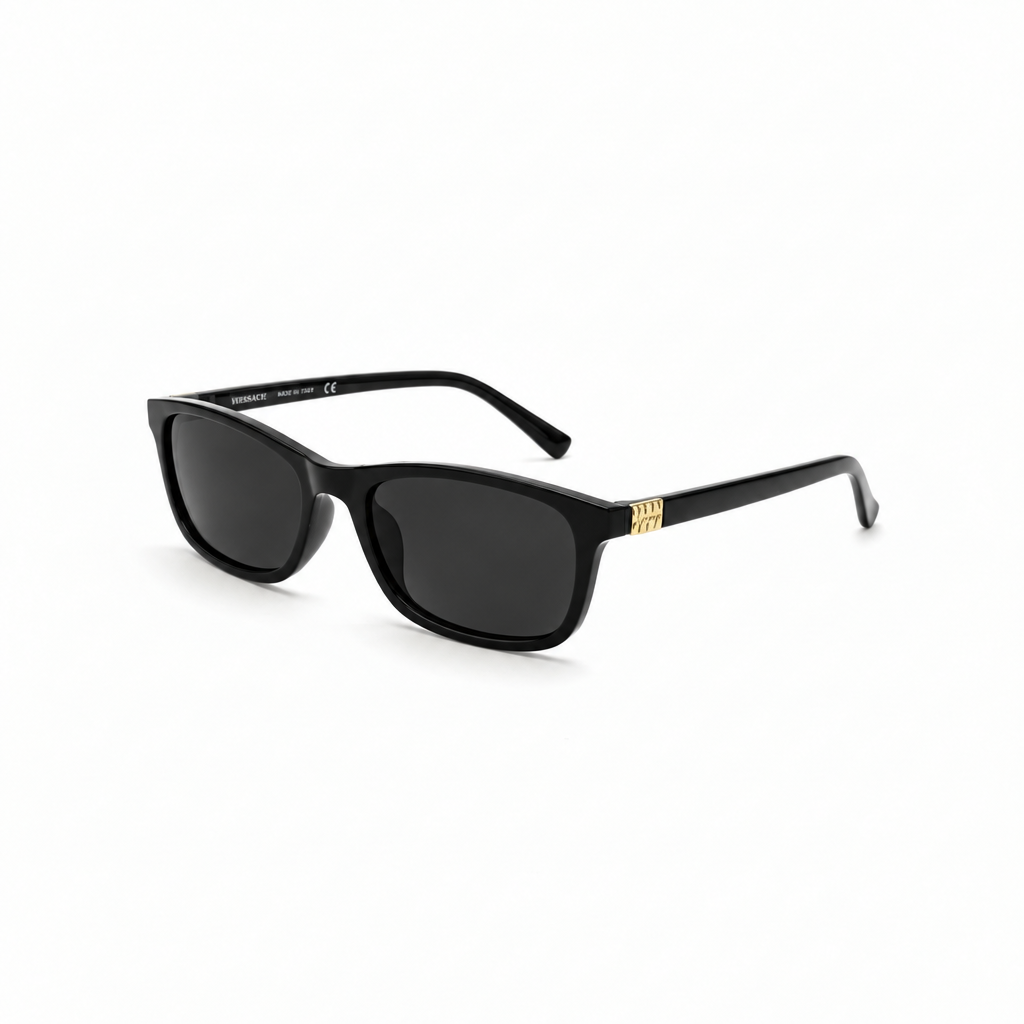 Gafas negras, vista en ángulo